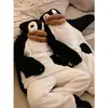Divertido Pingüino Más Terciopelo Engrosado Dibujos Animados con Capucha Coral Fleece Conjunto de Pijama para Mujer Invierno Nuevo Felpa Ropa de Casa para Mujer