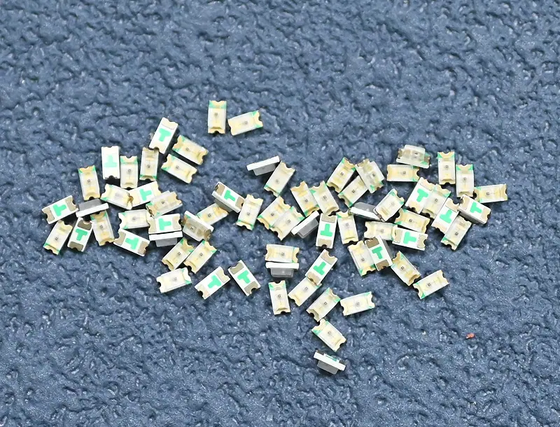 东莞0603侧贴灯红灯红光led灯珠2V3V0603红色指示灯超高亮贴片led灯珠生产厂家