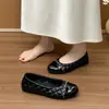 Corrente com Padrão de Diamante Feminina Estilo Francês Primavera 2026 Novos Sapatos Baixos Mary Jane, Sapatos Baixos de Bico Baixo, Sapatos Pretos Estilo Chanel para o Dia a Dia