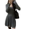 Vestido de punto de manga larga con cuello cuadrado para mujer, otoño 2025, nuevo vestido francés ajustado adelgazante con falda plisada tipo A.