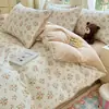 Conjunto de Quatro Peças para Dormir Nu com Permeabilidade ao Oxigênio Grau A para Mãe e Bebê Toque de Nuagem Fofa Gaze de Camada Dupla Roupa de Cama para Dormitório Conjunto de Três 3 ou Quatro 4 Peças Lençol Capa de Edredom