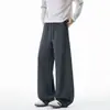 Calça esportiva de corte solto em cinza com patchwork estilo americano, calça de moletom longa de outono para homens, calça casual moderna de perna reta com padrão floral branco