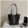 Bolso con patrón tejido muy elegante, nuevo bolso de hombro de moda para ir al trabajo de principios de otoño de 2026, bolso tote tipo cubo chic vintage