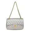 Bolsa de Ombro Corrente Rombos Transfronteiriça para Mulheres, Bolsa de Trabalho Tendência Estilo Chanel, Bolsa Transversal com Fecho de Metal Moda Coreana Atacado