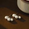 Pendientes de Botón Súper Elegantes y Sencillos de Tres Perlas en Color Plateado, Pendientes de Estilo Frío con Agujas de Plata S925, Estilo para Viajar al Trabajo