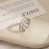 Anillo Exquisito de Nicho Incrustado con Pedrería Versátil Estilo Europeo y Americano, Nuevo Anillo Minimalista de Lujo Ligero Transfronterizo Ajustable