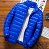 2023 Nueva Chaqueta de Invierno Ligera de Pluma y Algodón Acolchada de Algodón para Hombre Corta con Cuello Vertical Estilo Coreano Ajustada Ultradelgada Chaqueta Abrigo Talla Grande