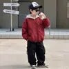 Jaqueta Infantil com Capuz Estilo Outono 2026 Nova Estilosa Jaqueta Esportiva Infantil Média e Pequena Top para Meninos Estilo Primavera e Outono Tendência