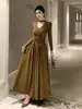 Vestido Minimalista Único Chique com Fitas Vintage, Vestido Justo, Item Popular Feminino de Outono Guangzhou Treze Passos