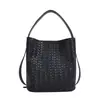 Bolsa de ombro tipo saco de tecido grande capacidade com design exclusivo para mulheres, nova moda primavera 2026, bolsa de ombro versátil