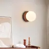 Lámpara de pared minimalista nórdica con interruptor y cordón de tracción, lámpara esférica de madera maciza, lámpara de pared de estilo vintage para dormitorio o pasillo junto a la cama, hierro