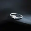 Anillo de Encaje con Forma de Corazón de Gama Alta para Mujer, Elegante Nicho de Lujo Ligero Apilable Versátil Anillo Abierto