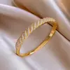 Pulseira com Fivela Listrada de Zircônia Banhada a Ouro Real 18K, Pulseira de Luxo Leve de Alta Qualidade, Joias de Moda Europeias e Americanas Resistentes para Mulheres