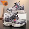 2025 Inverno Pingente Fofo de Desenho Animado Sapatos de Pai para Crianças Tênis de Solado Grosso para Meninas Tênis de Corrida Forrados com Fleece para Meninos