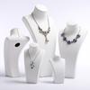 Expositor de collares de cuero sintético Di Gulas, modelo de estante para retratos, para exhibir joyas, colgantes y accesorios.