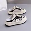 Sapatos Femininos de Malha Respirável de Verão 2026 Novos Versáteis Casuais Meio Chinelo Tênis de Skate Tendência Chinelos de Sola Grossa Q5635