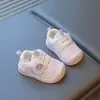 Zapatos para Caminar para Bebés y Niños Pequeños 2026 Nuevo Modelo de Primavera Zapatos Deportivos de Dibujos Animados para Niños Zapatos de Malla Cómodos Funcionales para Caminar para Niñas