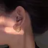 Pendientes de cuna huecos dorados tridimensionales de diseño único para mujer, nuevo modelo popular 2026, accesorios para orejas de alta gama y elegantes