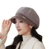 Nueva colección de otoño e invierno estilo coreano: Gorro de punto de color liso, gorro cálido y protector para los oídos para mujeres de mediana edad y mayores, adecuado para andar en bicicleta