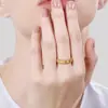 Nuevo Anillo de Flor de Iris Floral Dorado Iridiscente Inspirado en Palacios Chinos, Anillo de Banda Cepillada con Hojas de Ginkgo Incrustadas de Diamantes de Lujo Ligero para Mujer