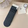 Calcetines estilo Miu, nuevos calcetines finos apilados de rayas verticales y puntos para mujer de otoño e invierno, estilo coreano, simples y versátiles, tela suave con carácter único