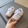 Sapatos de caminhada para bebê menina coleção outono 2026: tênis doces e fofos, antiderrapante, sapatos casuais funcionais versáteis