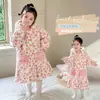 Pijamas gruesos para niñas para otoño e invierno 2026, nueva ropa de estar cálida elegante para niños, pijamas lindos para bebés niñas, modernos
