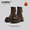 Botas Universais de Veludo com Solado Grosso para Mulheres Outono e Inverno 2025 Novas Botas Pretas que Aumentam a Altura para Mulheres Botas Curtas de Couro da Moda