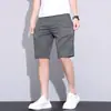 Verano 2026 Nuevos Shorts Casuales de Moda para Hombre Tela de Seda Helada Shorts para Hombre Shorts Juveniles Shorts de Cinco Puntos