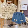 Conjunto de Verano para Niñas 2026 Nuevo Elegante Camisa de Muñeca de Puntos Shorts de Mezclilla Conjunto de Dos Piezas Bebé Moderno Comercio Exterior
