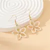 1 Par de Pendientes Pequeños Blancos con Diseño Calado, Modernos, Sencillos, Frescos, para el Día a Día, Versátiles, Atmósfera de Viaje, Pendientes Exquisitos