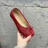Zapatos estilo ballet con puntera dividida para mujer, zapatos slip-on de suela plana, zapatos planos de punta poco profunda, cómodos para usar todo el día, con detalle de lazo, que se asemejan a una herradura o pezuña de cerdo