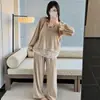Nueva colección otoño/invierno 602 # Conjunto de loungewear de gasa color durazno para mujer, con sujetador acolchado, color liso simple y escote redondo con ribete de encaje