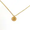 Collar con Colgante de Alfabeto de Acero Inoxidable 26 Letras, Cadena para Clavícula, Pieza Redonda Chapada al Vacío en Oro de 18 Quilates, Colgante de Acero de Titanio de Moda, Superventas Transfronterizo