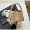 Bolso de Moda Transfronterizo 2026 con Pañuelo de Seda, Patrón de Lichi, Bolso Retro para el Trabajo, Bolso de Hombro y Cruzado de Color Sólido