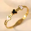 Al por mayor para mujeres transfronterizo Chapado en oro Joyería de alta gama para mujeres Pulsera de acero de titanio Pulsera de mariposa dorada