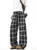 Calças compridas de perna reta com um toque vintage, calças xadrez, calças casuais largas estilo americano soltas, padrão xadrez relaxado e descontraído masculino