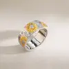 Anillo de Margarita de Plata de Ley S925 de Tendencia Bañado en Oro con Diamantes Versión Ancha Lujo Ligero Retro Artículo Popular de Little Red Book