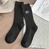 Milaad Bordado de Letras Trenzadas Estilo Miu Primavera y Otoño Doble Aguja Algodón Puro Calcetines de Mujer Modernos Adelgazantes Jk Holgados Largos