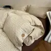 Nuevo conjunto de cuatro piezas de algodón y lino estilo botón simple de lujo ligero, estilo minimalista de Instagram, conjunto de tres piezas de hilo de rizo de algodón puro para ventas transfronterizas