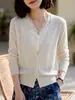 Suéter de punto fino 60% lana con cuello en V y encaje, estilo dos piezas falsas para mujer, suave empalme de encaje, elegante jersey de lana mezclada