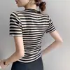 Dropshipping Internacional Verão Colorido Algodão Listrado Elegante Slim Tamanho Grande Manga Curta Camiseta Feminina Ombro Direito Top Curto