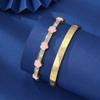 Cross-border Nova pulseira com estampa cruzada Pulseira de flor de cinco pétalas Conjunto de duas peças Europeu e americano Hip Yin Venda quente Terno de trevo de cinco folhas