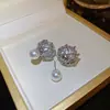 Pendientes de Perla de Circonita de Moda de Aguja Plateada Pendientes de Botón Retro de Lujo Ligero de Nicho Francés Pendientes Nuevos 2026