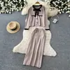 Conjunto de tricô de duas peças estilo Chanel para mulheres, look de outono com cardigã de laço e saia, conjunto de suéter elegante e que afina