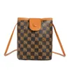 Bolso de mano pequeño retro estampado de comercio exterior para mujer, nuevo bolso versátil casual para hombro o bandolera 2026 para viajes y compras, bolso para teléfono