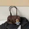 Este año, las bolsas de gran capacidad están de moda. Aquí están las novedades de otoño de 2026: bolsos versátiles y elegantes de axila y bolsos de hombro de alta gama para mujer