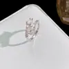 Mesmo estilo do Xiaohongshu: anel de cobra de cabeça dupla, moderno e elegante, popular entre influenciadores, anel aberto ajustável, cobre com cravação de zircônia cúbica, joias para atacado
