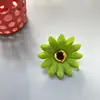 Flor artificial pequeña de margarita de 6 cm multicolor simulación tela de seda girasol DIY hecho a mano sombrero de pastel flor corona decorativa material