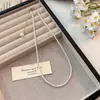 Collar de Perlas de Cristal para Mujer, Cadena de Clavícula Trendy de Lujo Ligero de Nicho, Accesorio de Cuello Elegante de Gama Alta con Diseño de Tirar